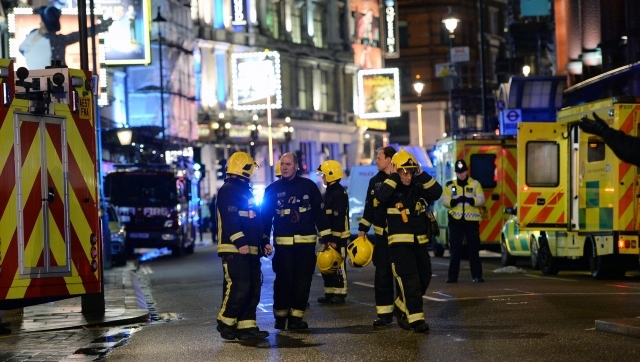 Los bomberos acudieron al lugar, después de las ocho y diez de la noche cuando recibieron el primer llamado de auxilio.