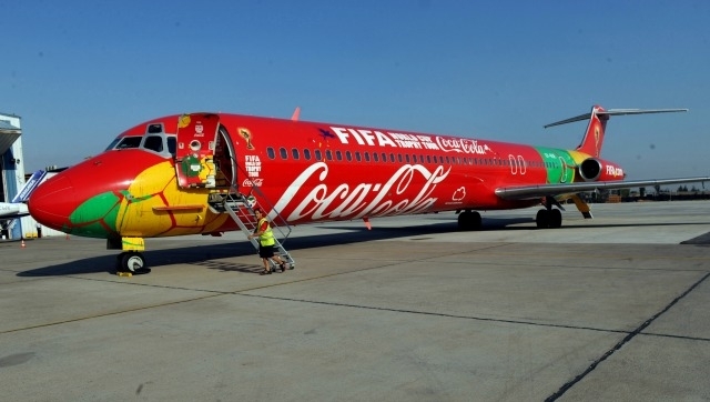 Llamativo avión trajo la Copa del mundo a Mar del Plata