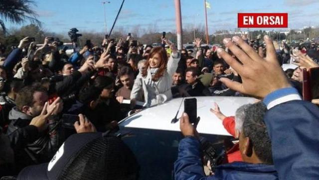 Cristina Kirchner visitó el acampe de los despedidos de Atucha