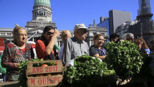 Verdurazo frente al Congreso para reclamar por un Estado ausente