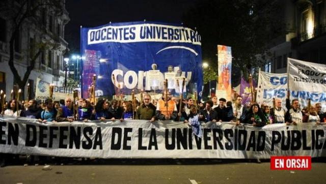 Marcha de antorchas en defensa de la Universidad y la Ciencia