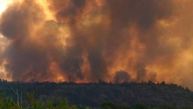 El gobierno nacional continúa enviando recursos para combatir el incendio en El Bolsón