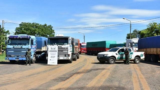 Todos los meses, tres mil camiones pasan soja de contrabando a Paraguay y Bolivia