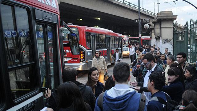 La CNRT sanciona en $ 18 millones a empresas de colectivos por lockout en el AMBA