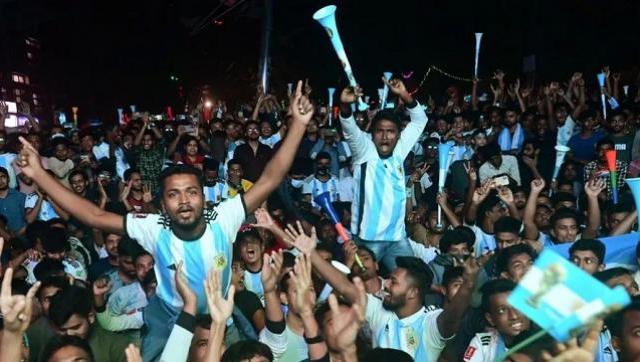 Gran fiesta en Bangladesh e India por el triunfo de la selección Argentina