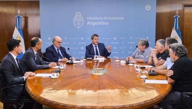 Mercedes Benz también anunció inversión millonaria en Argentina