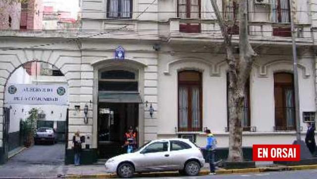 Dos presos se fugaron caminando por la puerta de una comisaría en Recoleta