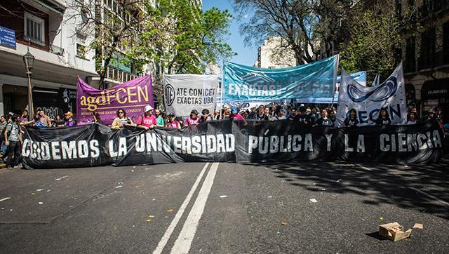 Marcha de docentes y estudiantes para voltear el veto de Milei