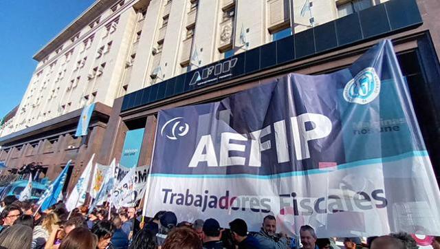 Aseguran que los despidos en AFIP son “un premio a los evasores”