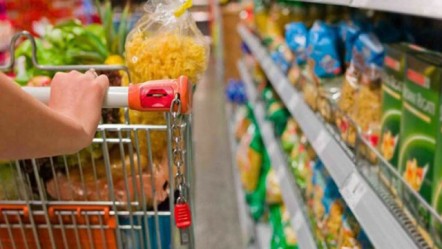 El derrumbe: el consumo en supermercados cayó 20,4% en octubre